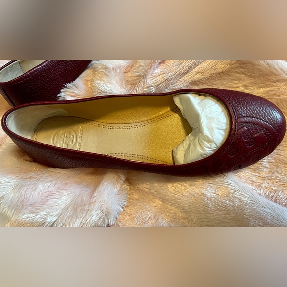 Tory Burch Cabernet, Ruby Ballet - Tumbled Leather, Size 8 - Picture 5 of 5